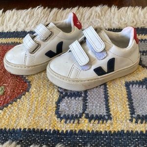 Toddler size 6 veja